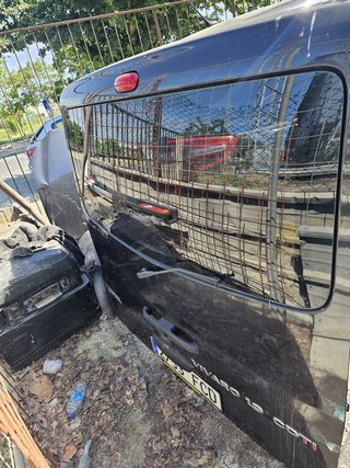 Portón trasero Opel Vivaro 2009