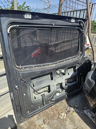 Portón trasero Opel Vivaro 2009