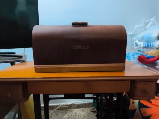 Máquina de coser Singer con mueble