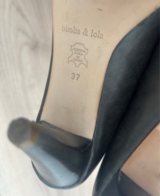 Zapatos tacón Bimba y Lola grises y amarillos