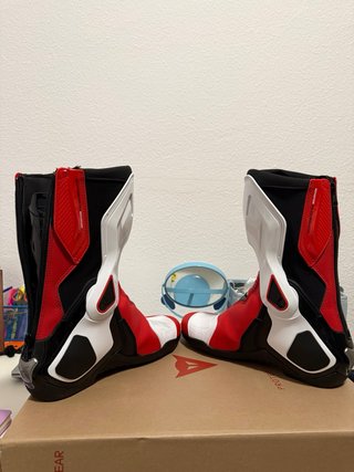 Botas Dainese Torque 3 Out Rojas y Blancas