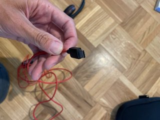 Auriculares Plantronics diadema negra y roja