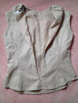 Blusa sin mangas beige