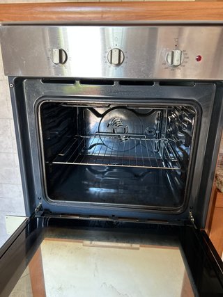 Cucina in legno massello con top in marmo