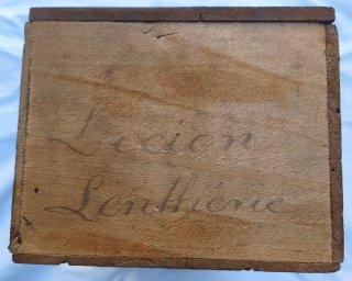 Caja antigua madera Docteur Pierre