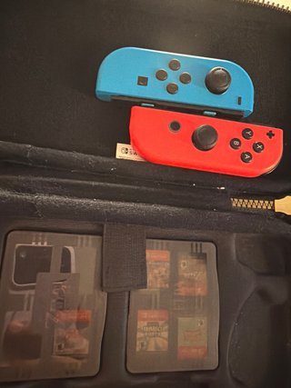 Nintendo Switch con case+ Joycons+1JUEGO