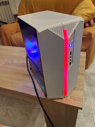 PC Gaming Blanco con Luces LED
