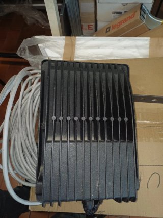 Faro LED nero e bianco