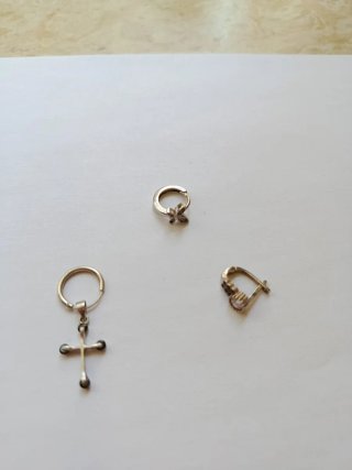 Pendientes de plata con cruz y flor
