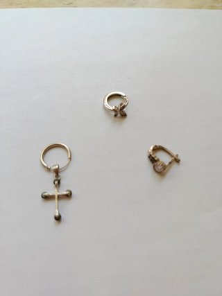 Pendientes de plata con cruz y flor