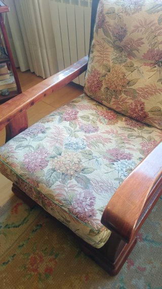 Sillón de salón tela y madera