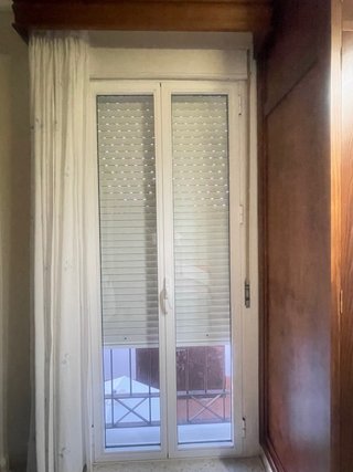 Ventana de aluminio con tambor 240x107