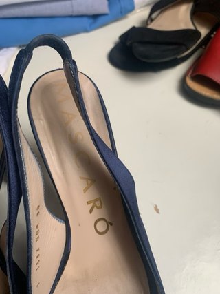 Zapatos de tacón azul con lazo