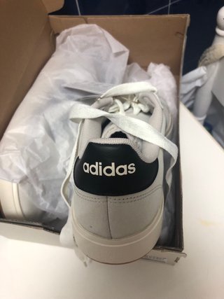 Zapatillas Adidas Grises y Negras