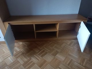Mueble de salón modular madera y blanco