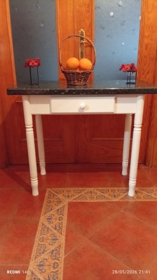 Mesa cocina blanca con encimera  gris marengo
