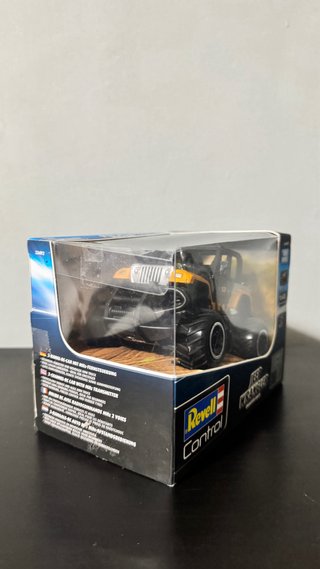 Revell Control Jeep Wrangler 1:43