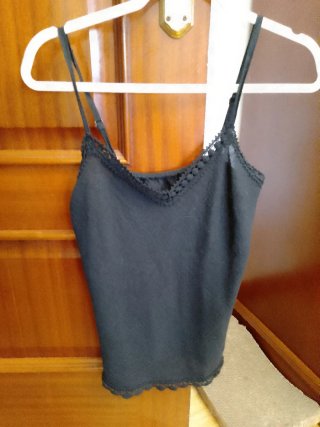 Blusa negra con encaje