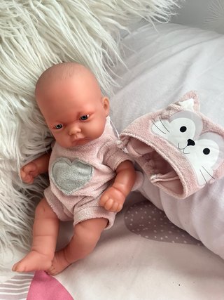 Muñeco bebé niña rosa con gorro gatito