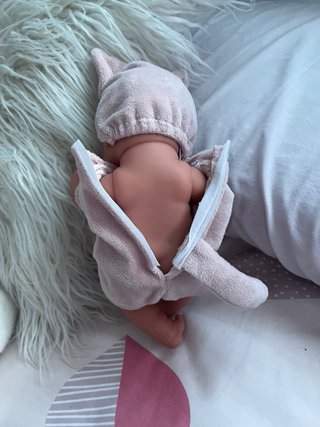 Muñeco bebé niña rosa con gorro gatito
