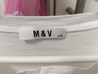 Blusa M&V con estampado Mickey y encaje