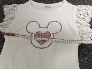 Blusa M&V con estampado Mickey y encaje