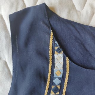 Canotta Zara Basic blu con ricami