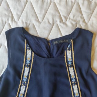 Canotta Zara Basic blu con ricami