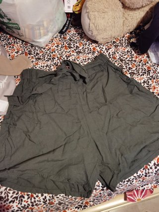Pantalón corto C&A verde Talla 34