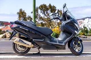 Moto maxi scooter Suzuki Burgman 200cc