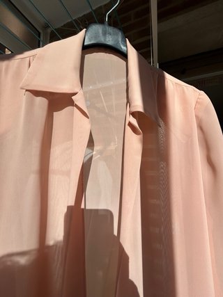 Sobrecamisa elegante rosa palo T44, ideal sobre