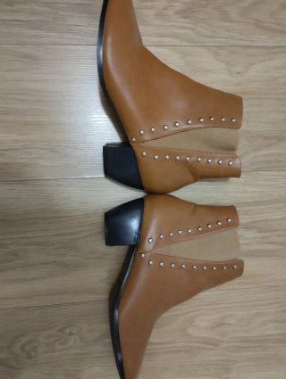 Botines marrones con tachuelas
