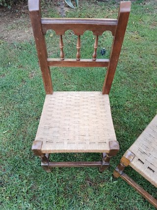 Juego de 2 sillas antiguas de madera
