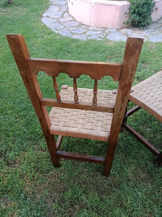 Juego de 2 sillas antiguas de madera