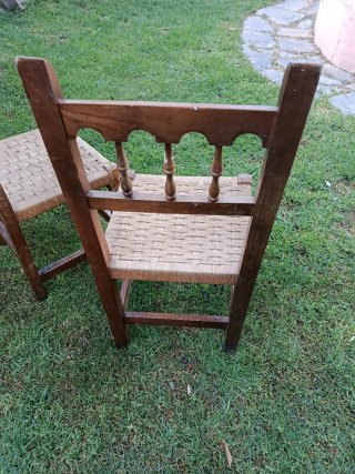 Juego de 2 sillas antiguas de madera