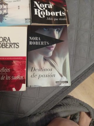 4 Libros título en la foto
