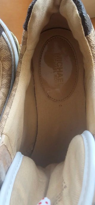 Zapatillas Michael Kors Beige y Blancas