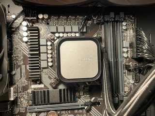 Combo Intel i7 14700KF / Placa B760 / Líquida