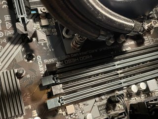 Combo Intel i7 14700KF / Placa B760 / Líquida