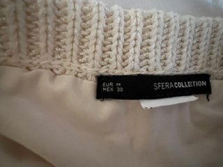 Falda Sfera Beige Talla M. Flecos, ajustada.