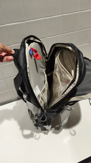 Mochila Osprey Glade 20L Negra y Gris
