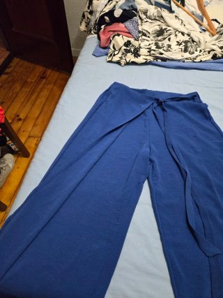Pantalón ancho tipo falda azulón