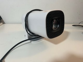 Proyector Portátil con +10.000 juegos