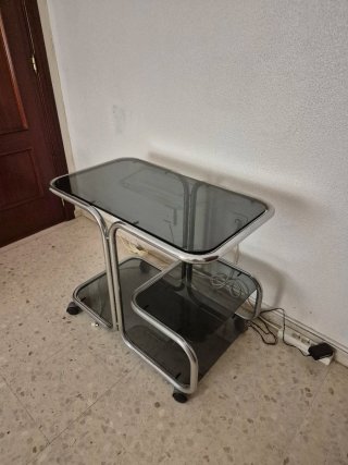 Mesa de TV o auxiliar con ruedas y cristal