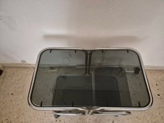 Mesa de TV o auxiliar con ruedas y cristal