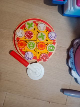 Cocinita de madera incluidos accesorios y juguetes