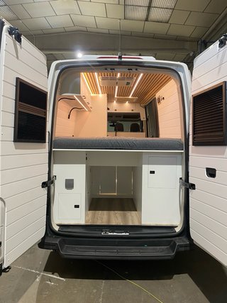 Camperización de furgonetas, instalación acceacces