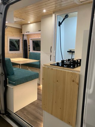 Camperización de furgonetas, instalación acceacces