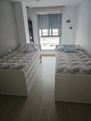2 Camas  Ikea Blanca con Cajones y Estantería,