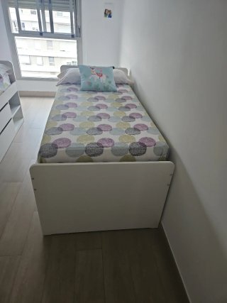 2 Camas  Ikea Blanca con Cajones y Estantería,